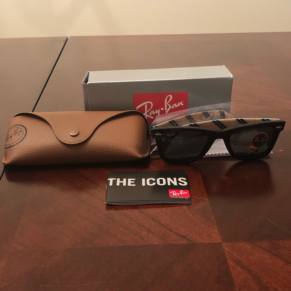 ❌ SOLD ❌ Ray-Ban 50mm Wayfarer Sunglasses - Picture 4 of 7